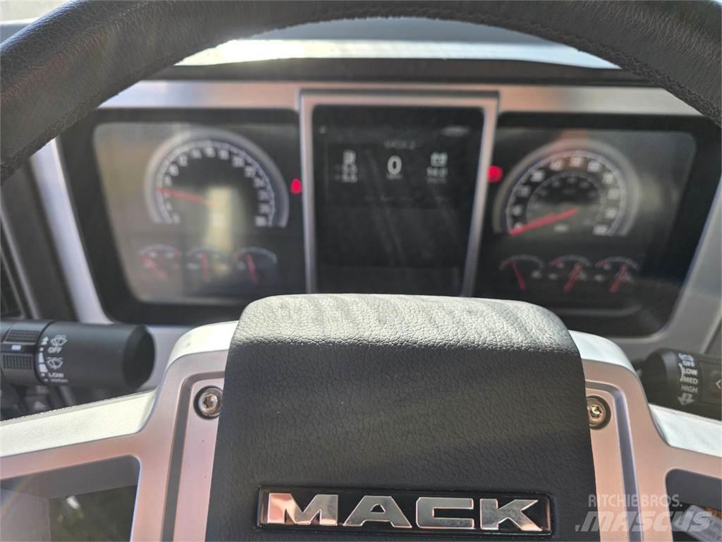 Mack PI64T Vilcēji