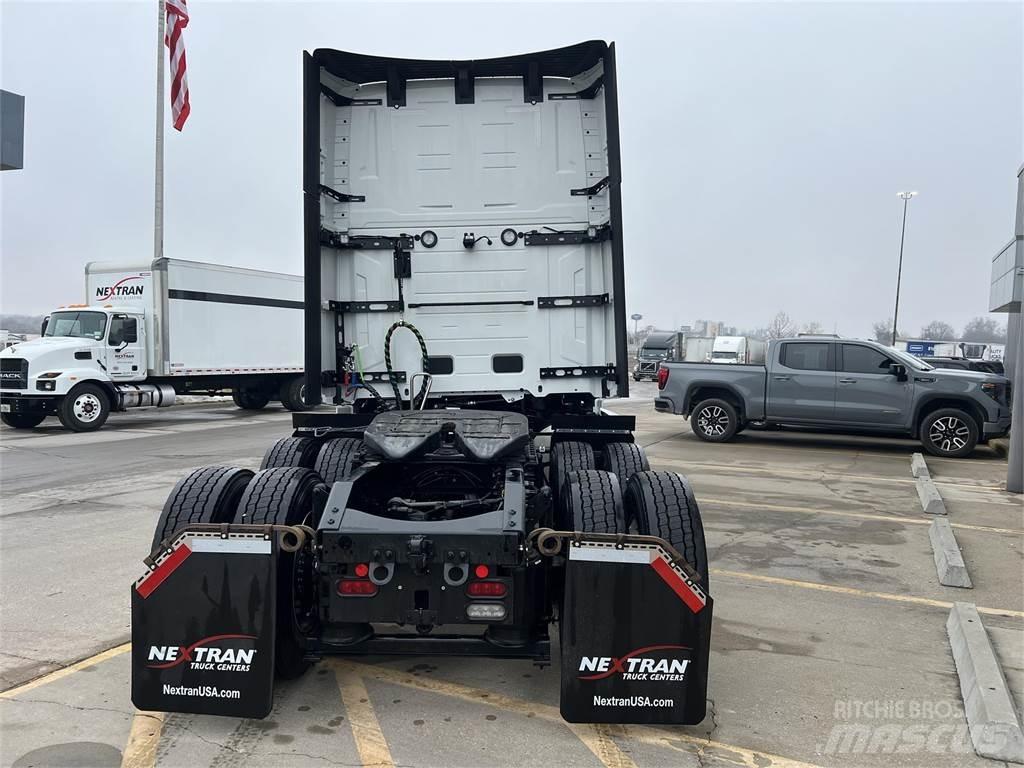 Volvo NEW VNL860 Vilcēji