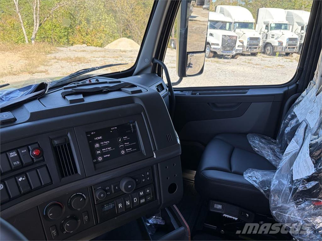 Volvo VAH64600 Treileri ar āķi