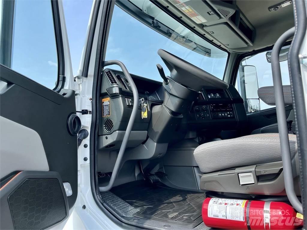 Volvo VHD64F300 Pašizgāzējs