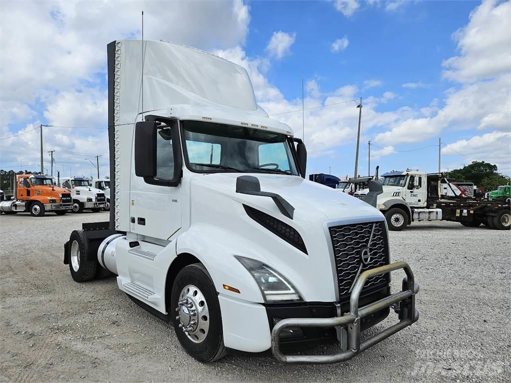 Volvo VNL42T300 Vilcēji