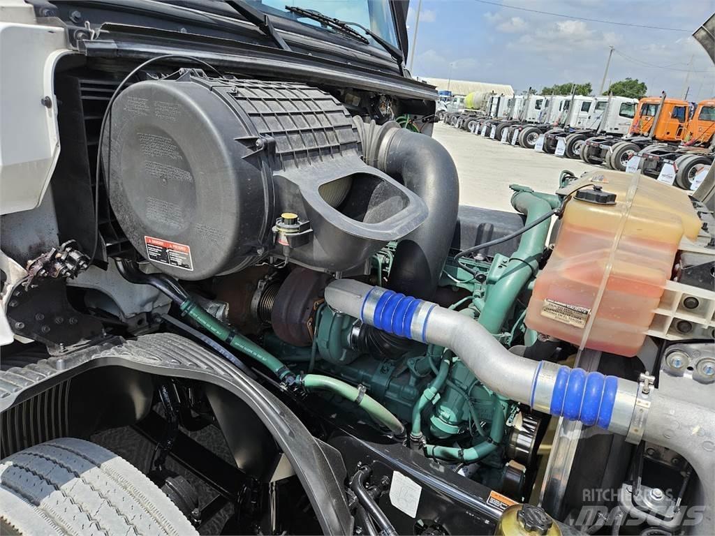 Volvo VNL62T300 Vilcēji