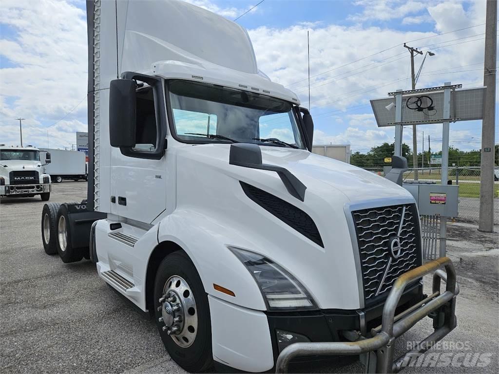 Volvo VNL62T300 Vilcēji