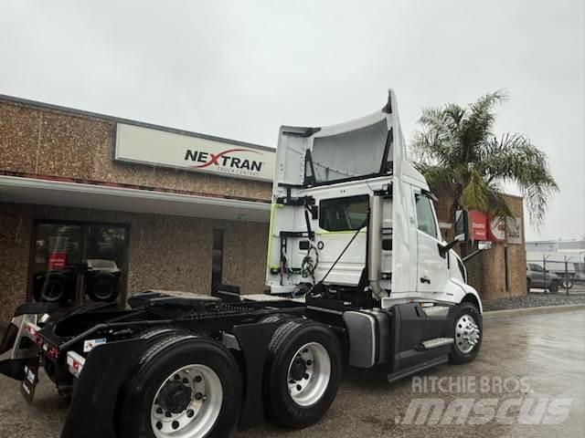 Volvo VNL64T300 Vilcēji