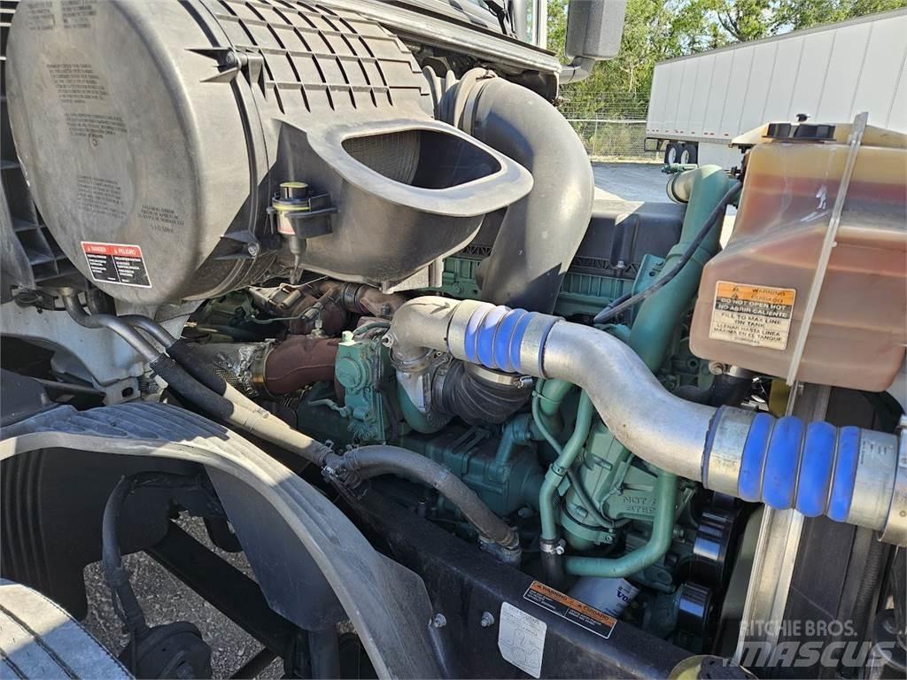 Volvo VNL64T300 Vilcēji