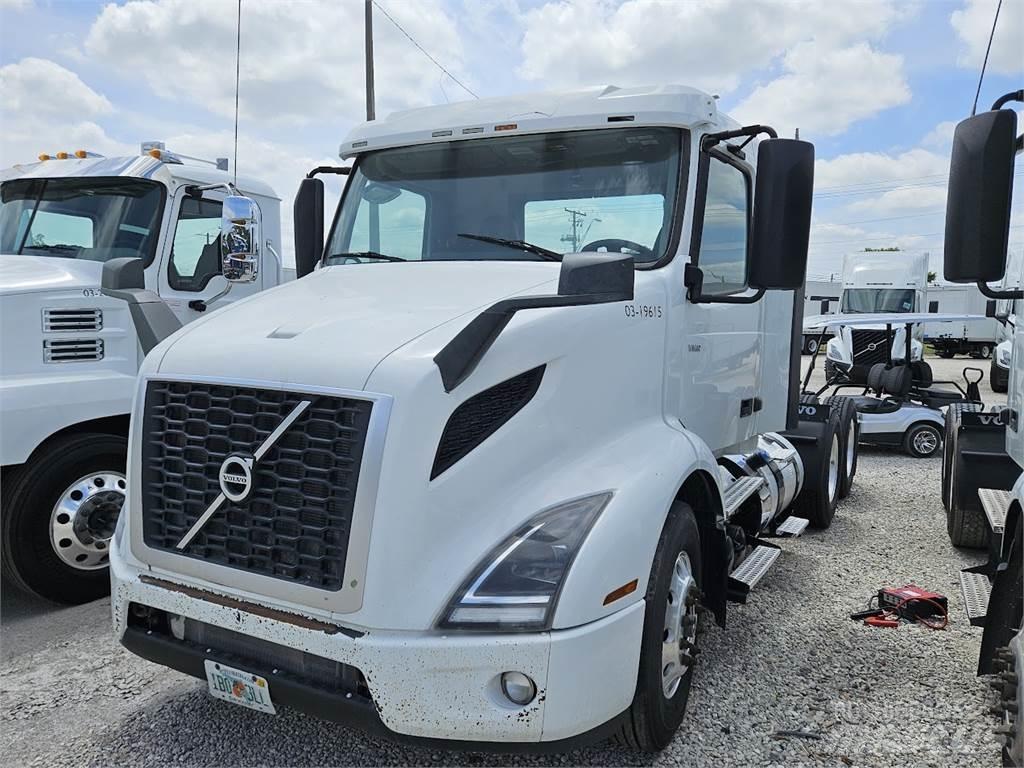 Volvo VNL64T300 Vilcēji