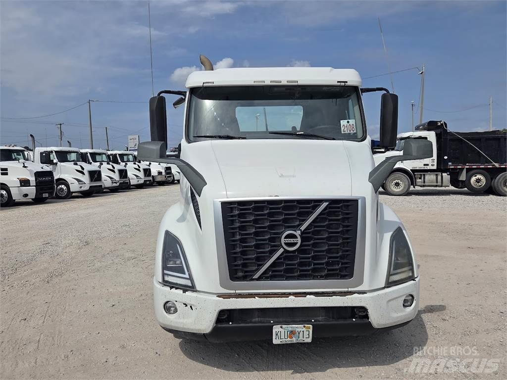 Volvo VNL64T300 Vilcēji