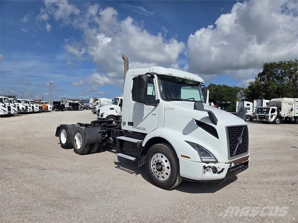 Volvo VNL64T300 Vilcēji