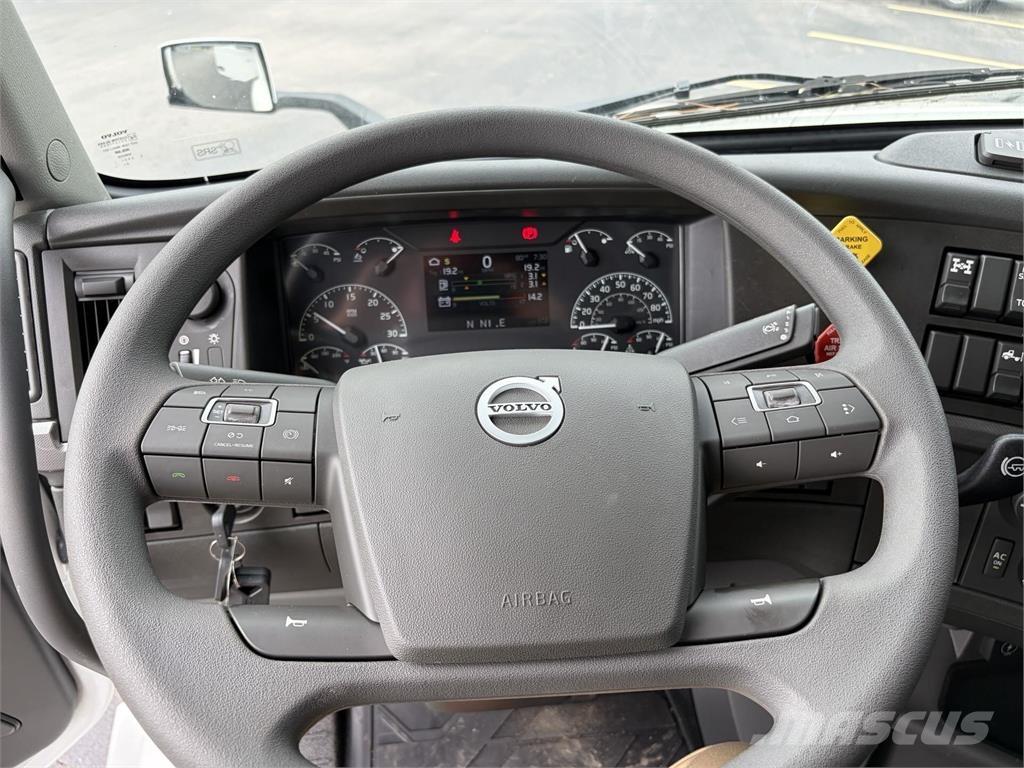 Volvo VNL64T740 Vilcēji