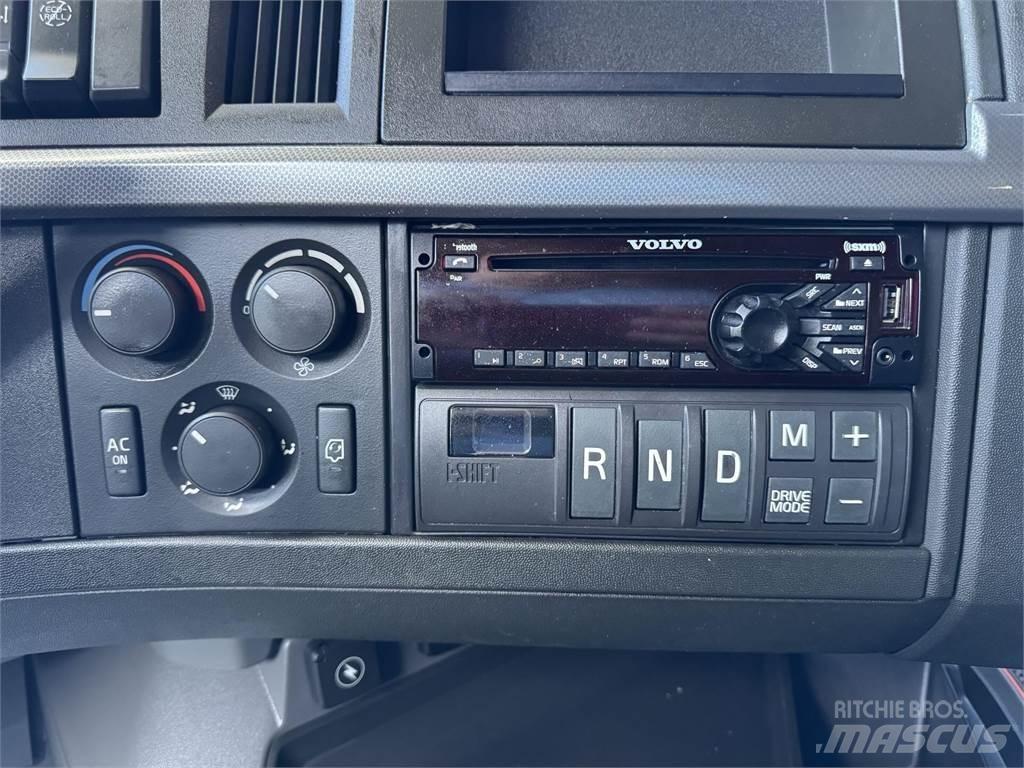 Volvo VNL64T760 Vilcēji