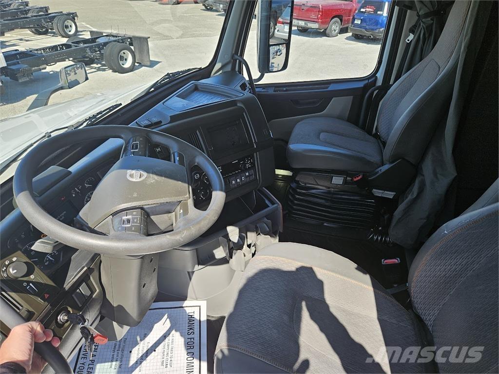 Volvo VNL64T860 Vilcēji
