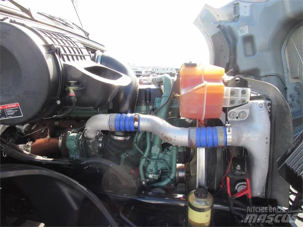 Volvo VNL64T860 Vilcēji