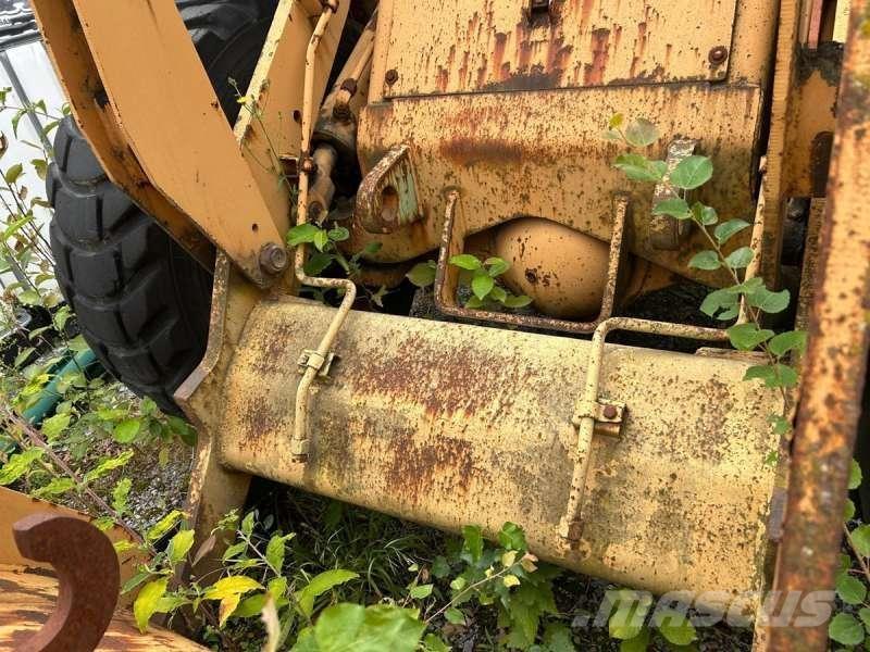 CASE W14 Iekrāvēji uz riteņiem