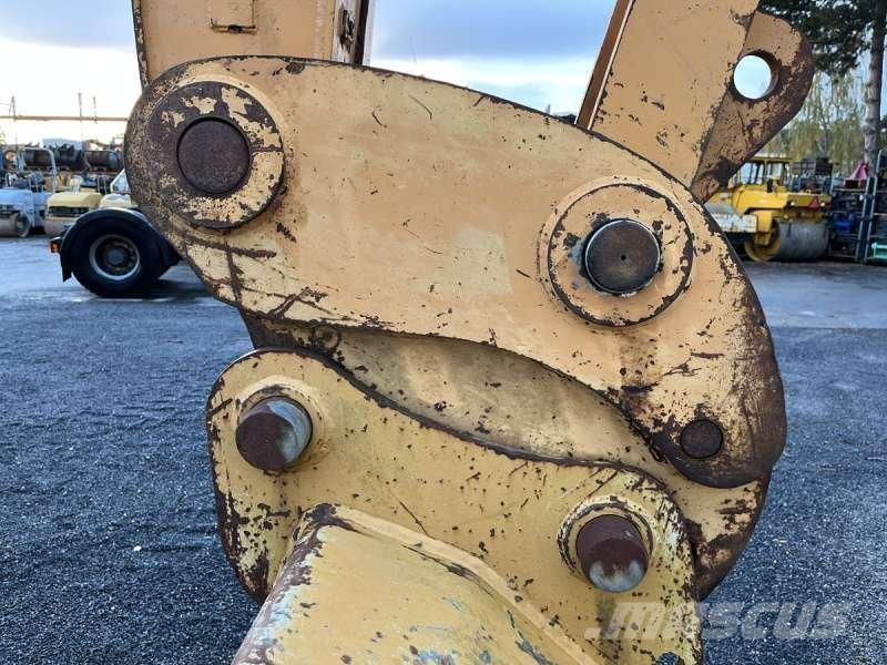 CASE WX185 Ekskavatori uz riteņiem