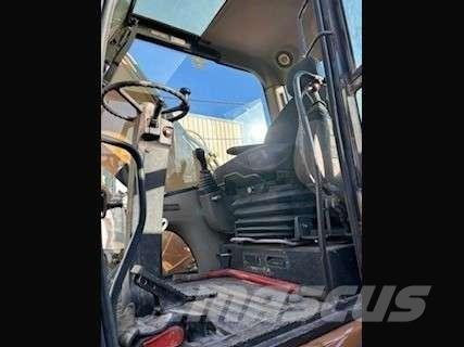 CASE WX210 Ekskavatori uz riteņiem