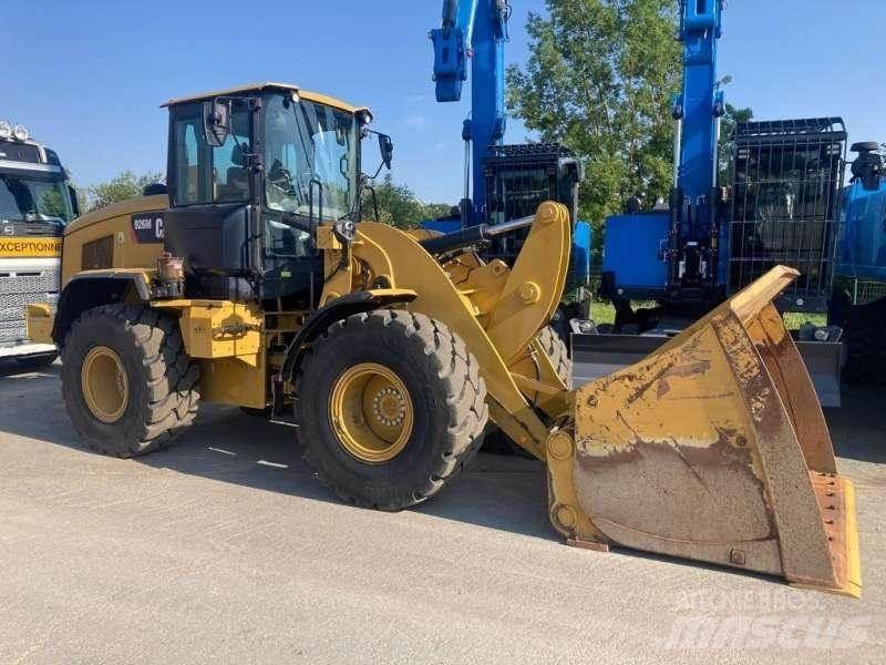 CAT 926M Iekrāvēji uz riteņiem