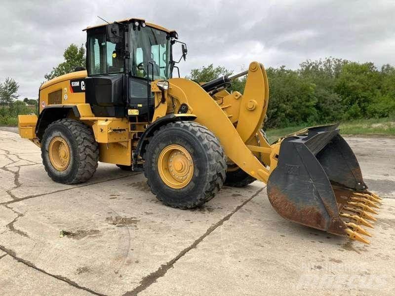 CAT 938M Iekrāvēji uz riteņiem
