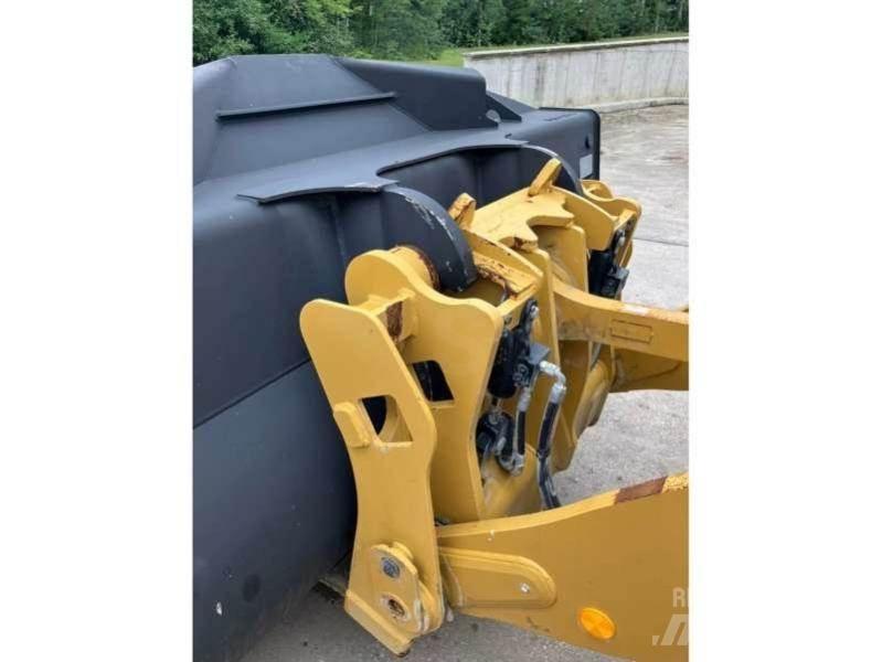 CAT 938M Iekrāvēji uz riteņiem