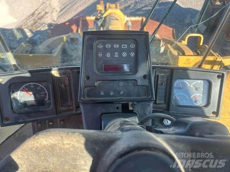 CAT 962G Iekrāvēji uz riteņiem