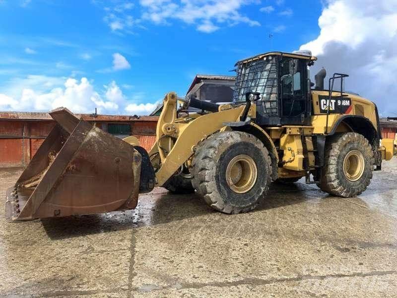 CAT 966M Iekrāvēji uz riteņiem
