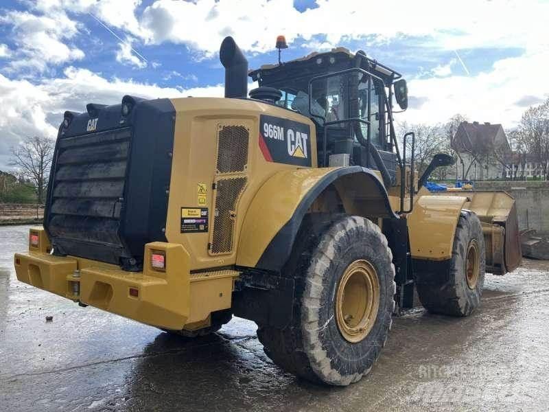 CAT 966M Iekrāvēji uz riteņiem