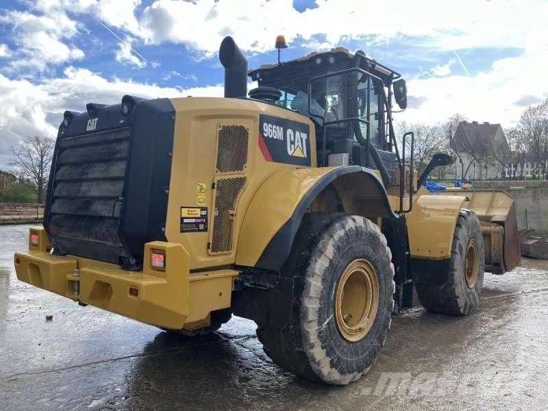 CAT 966M Iekrāvēji uz riteņiem