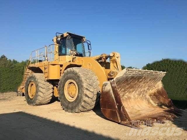 CAT 990 Iekrāvēji uz riteņiem