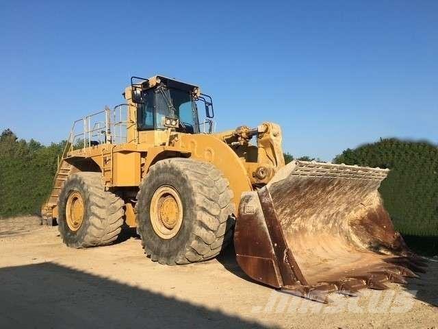 CAT 990 Iekrāvēji uz riteņiem