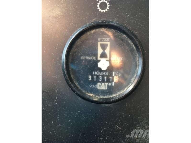 CAT 990 Iekrāvēji uz riteņiem