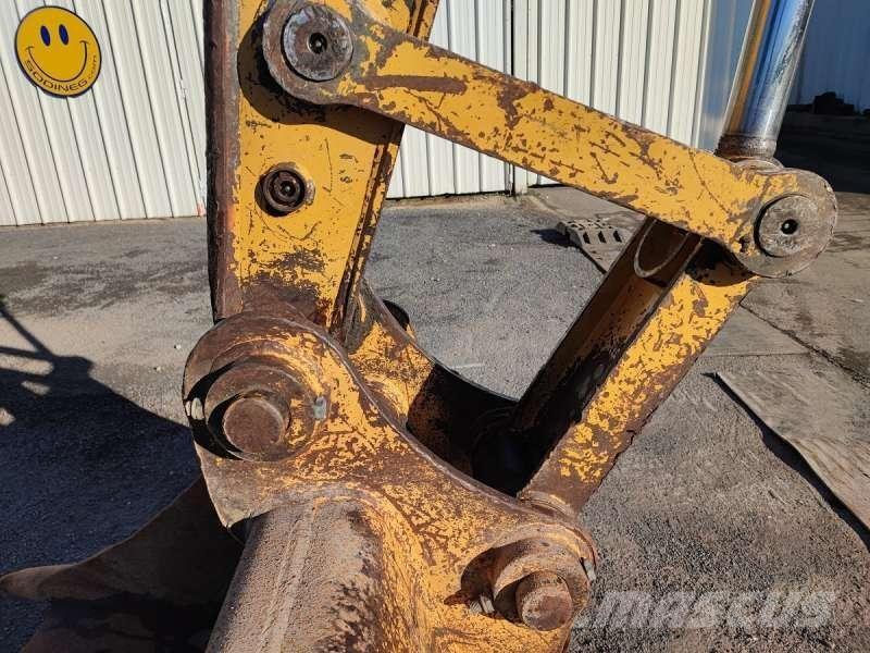 CAT E120B Kāpurķēžu ekskavatori