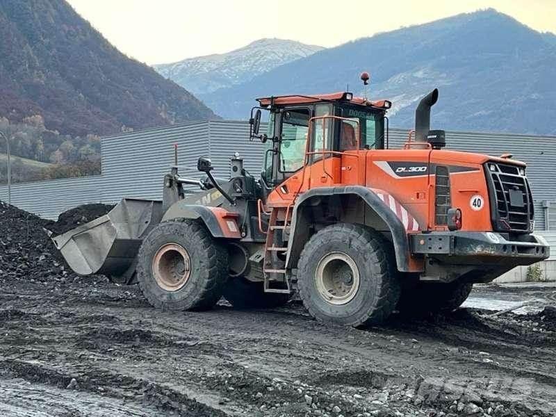 Doosan DL300 Iekrāvēji uz riteņiem
