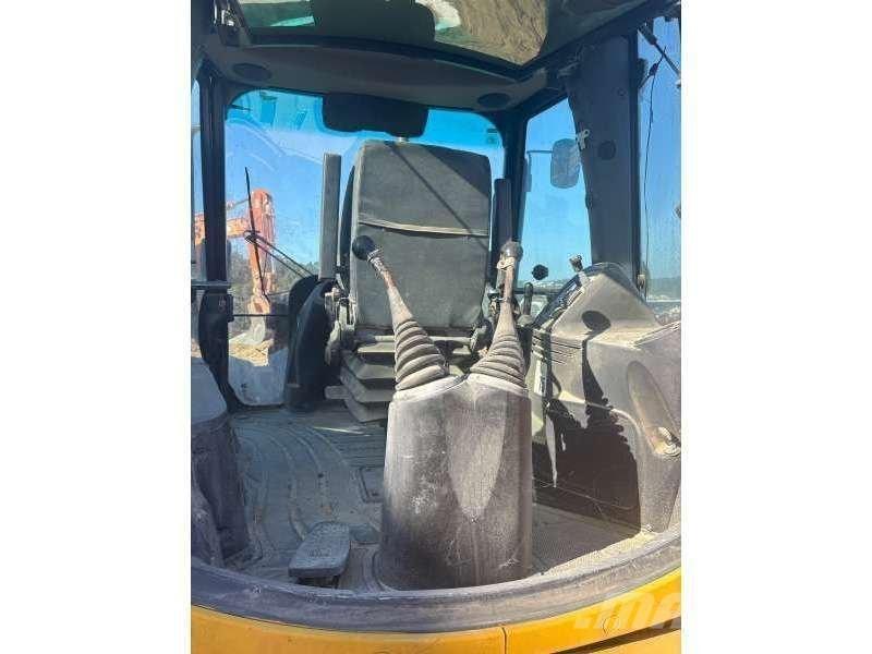 JCB 4CX Ekskavatori-iekrāvēji