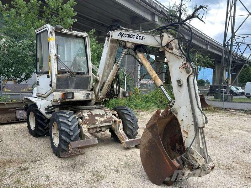 Mecalac 8CXI Ekskavatori uz riteņiem
