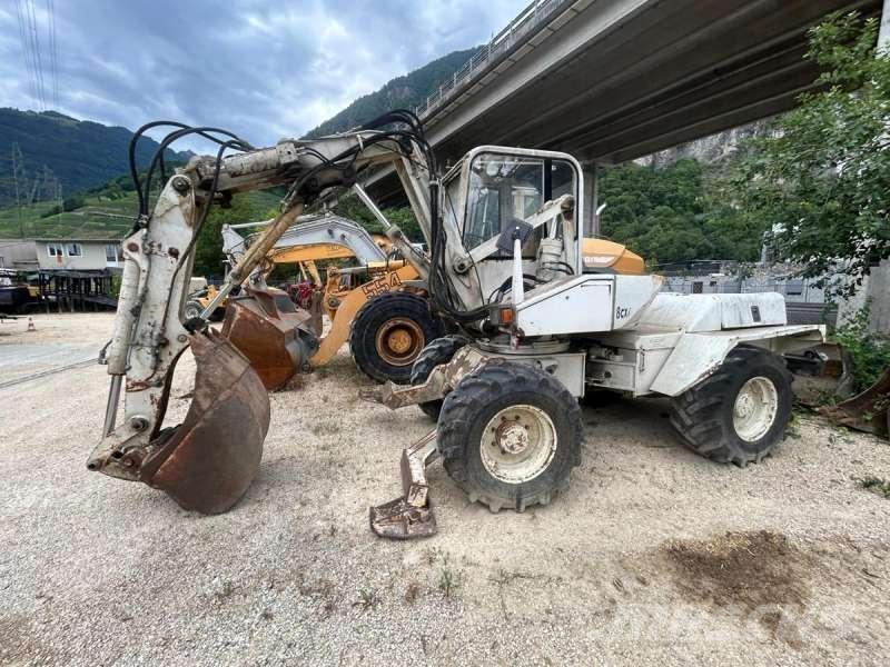 Mecalac 8CXI Ekskavatori uz riteņiem