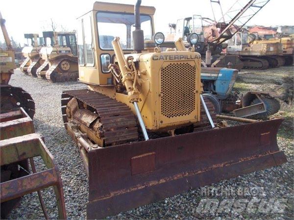 CAT D4D Kāpurķēžu buldozeri