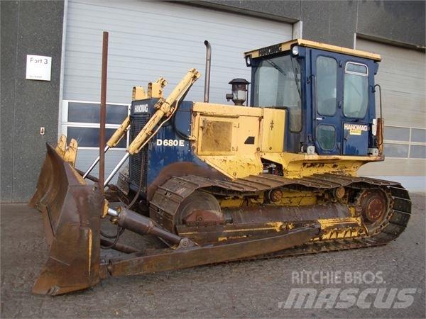 Hanomag D680E Kāpurķēžu buldozeri