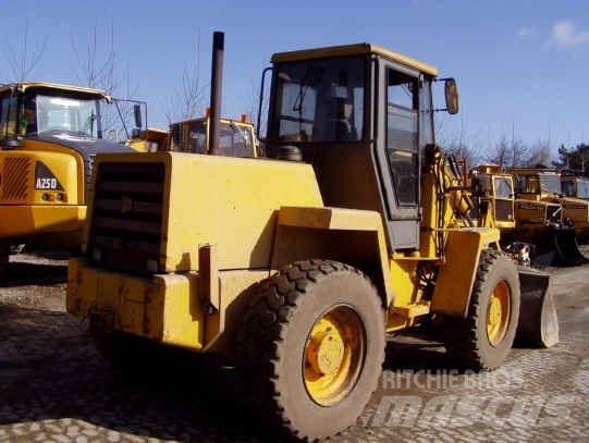 JCB 410 Iekrāvēji uz riteņiem