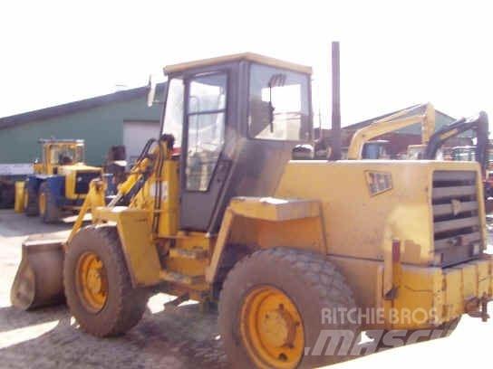 JCB 410 Iekrāvēji uz riteņiem