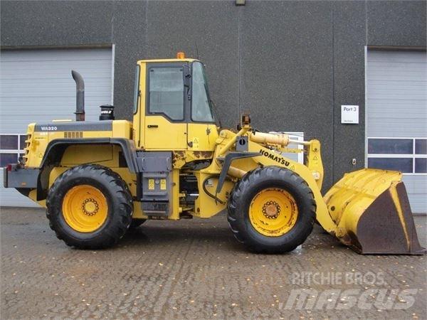 Komatsu WA320 Iekrāvēji uz riteņiem