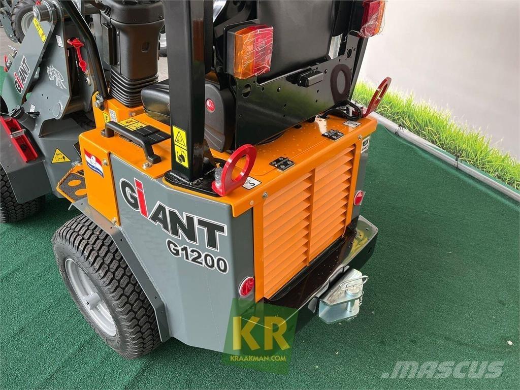 GiANT G1200 Frontālie iekrāvēji un ekskavatori