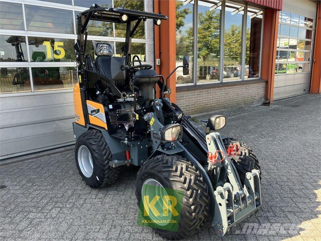 GiANT G1500 Xtra Frontālie iekrāvēji un ekskavatori