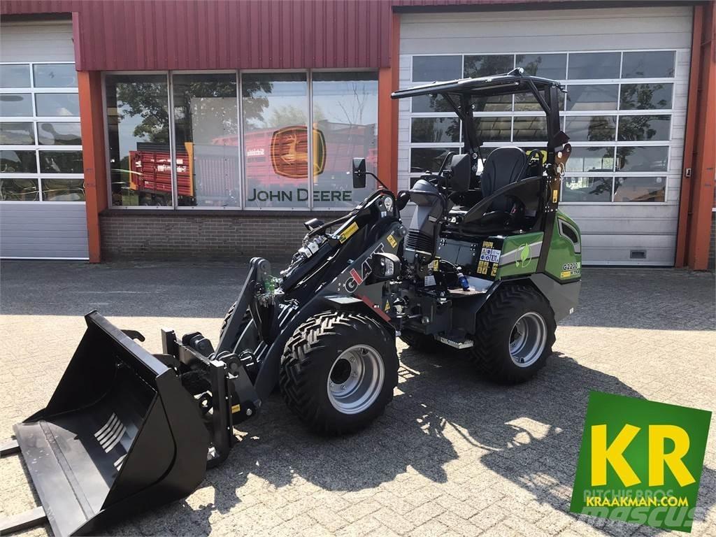 GiANT G2200E Frontālie iekrāvēji un ekskavatori