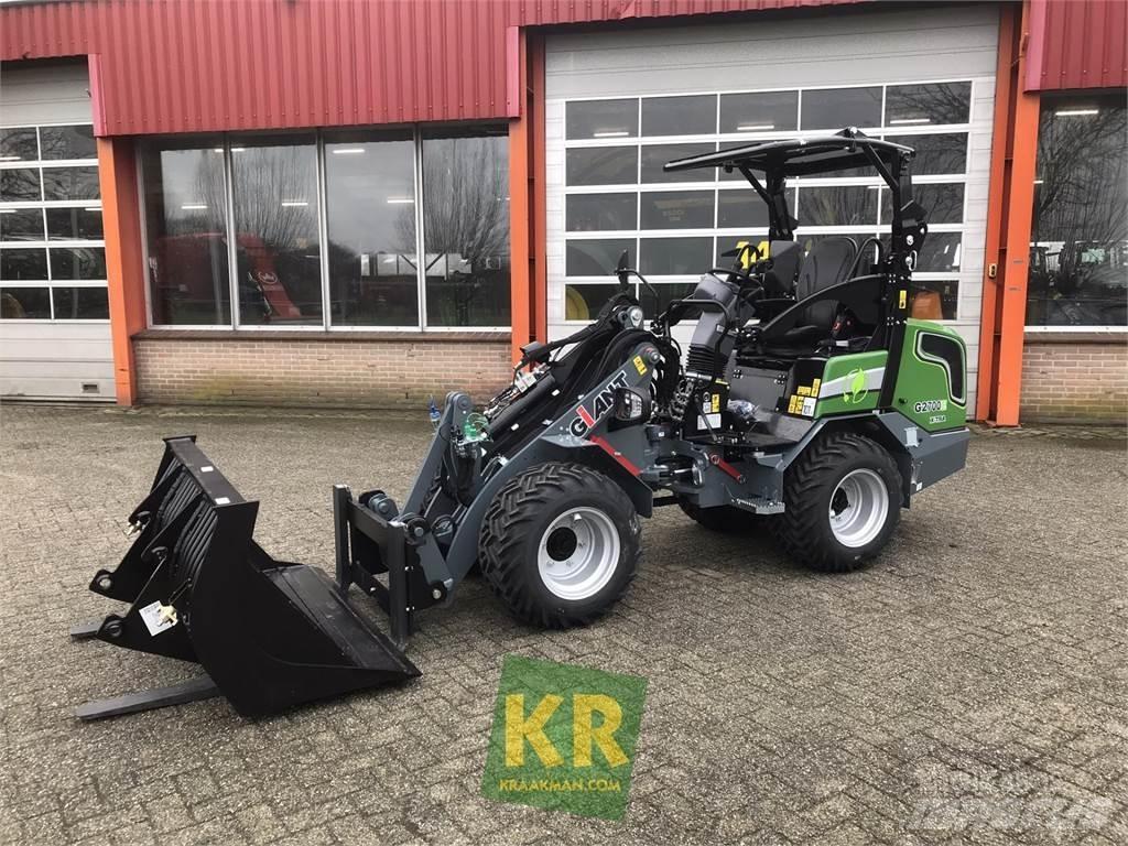 GiANT G2700E Frontālie iekrāvēji un ekskavatori