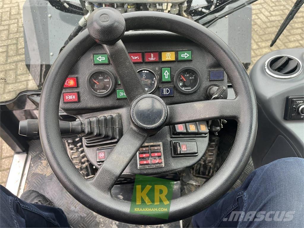 GiANT V5003 Frontālie iekrāvēji un ekskavatori