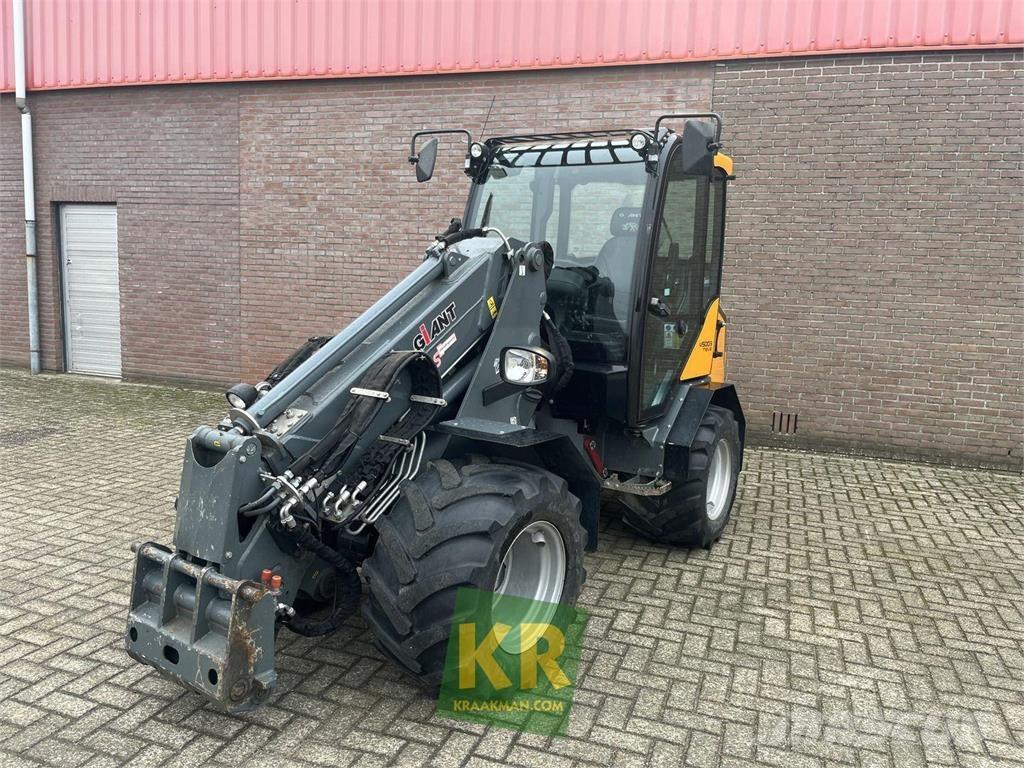 GiANT V5003 Frontālie iekrāvēji un ekskavatori