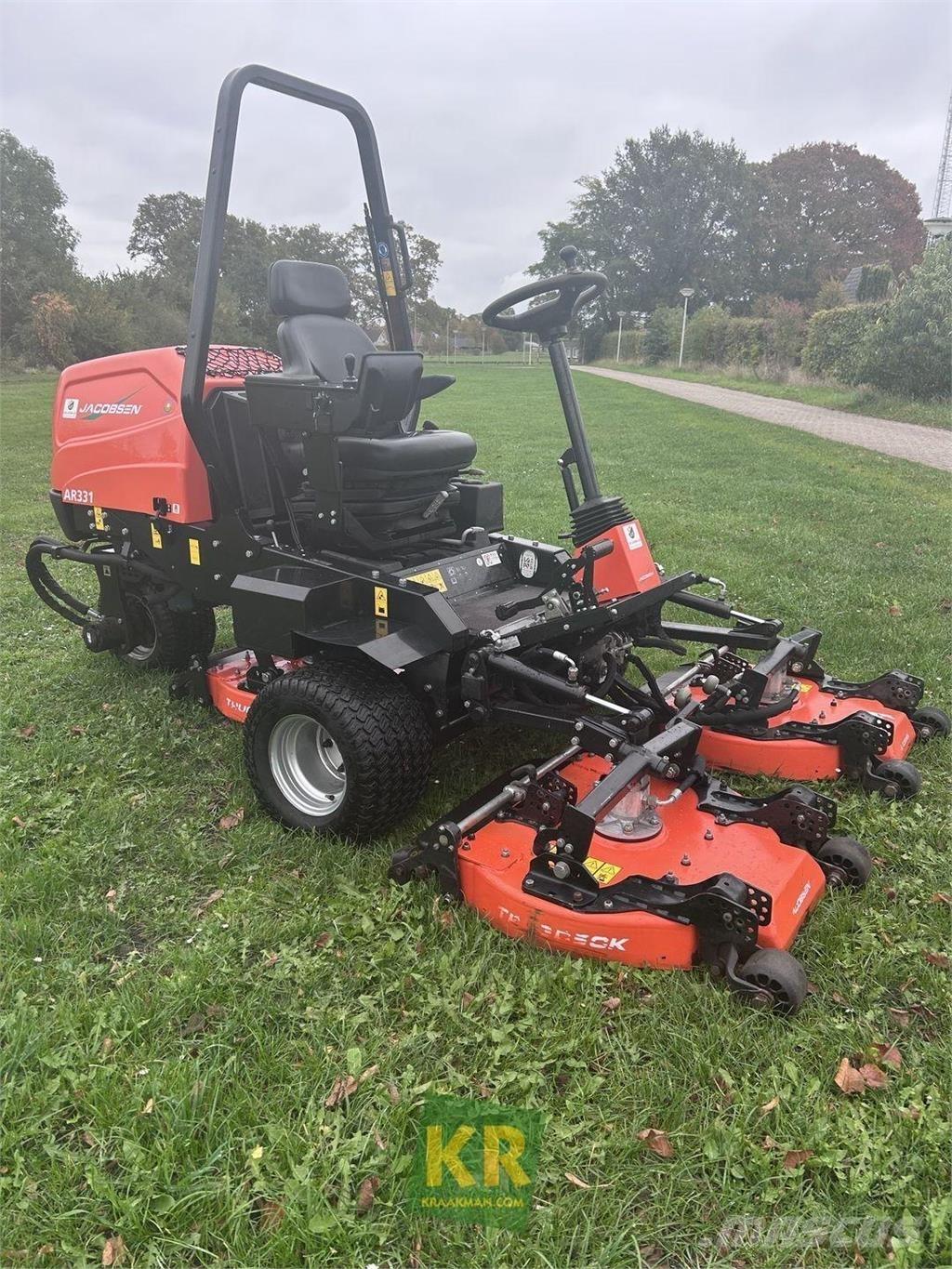 Jacobsen AR331 Mauriņa pļāvēji nelīdzenai videi