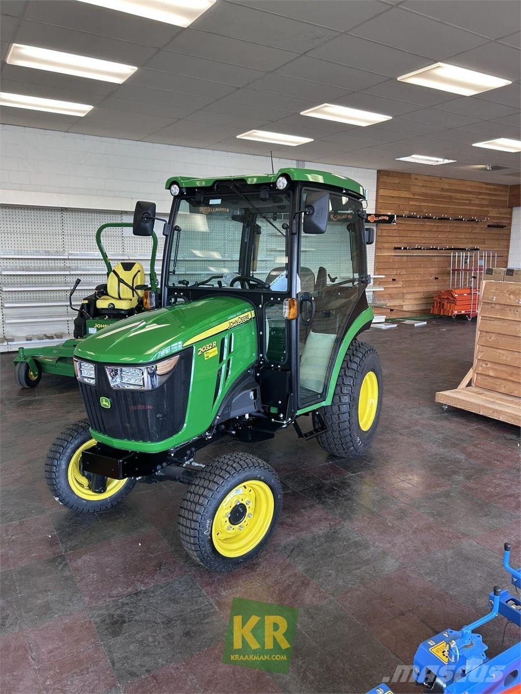 John Deere 2032R Kompaktie traktori