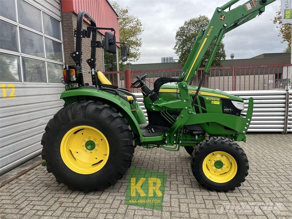 John Deere 4049M Kompaktie traktori