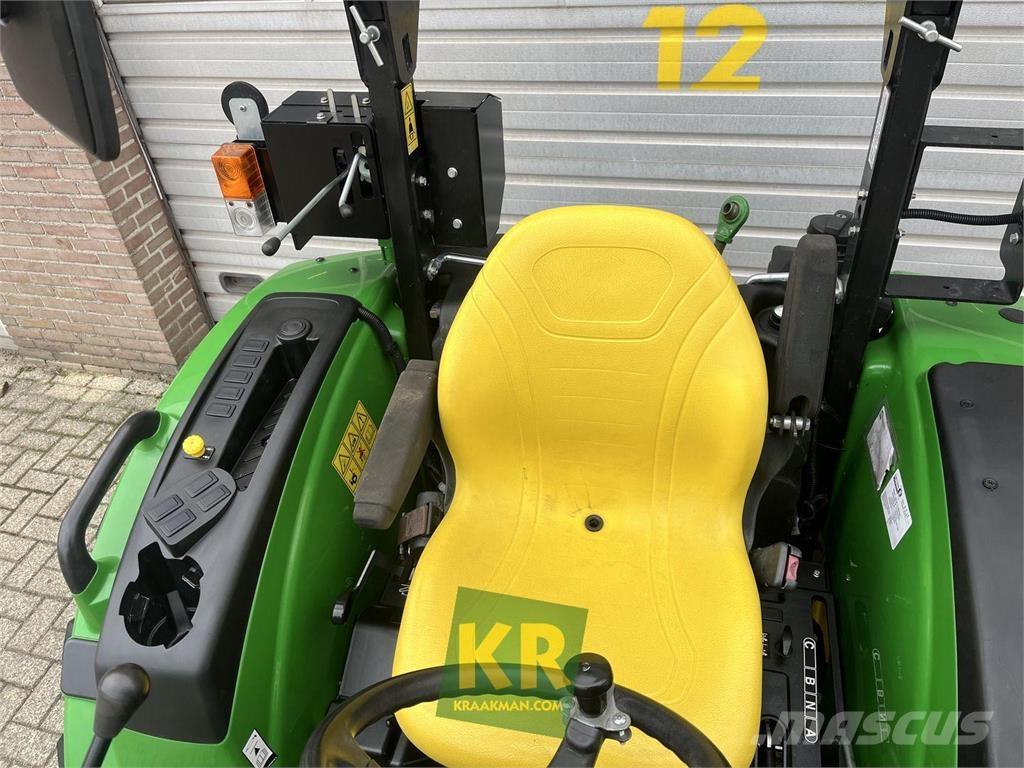 John Deere 4049M Kompaktie traktori