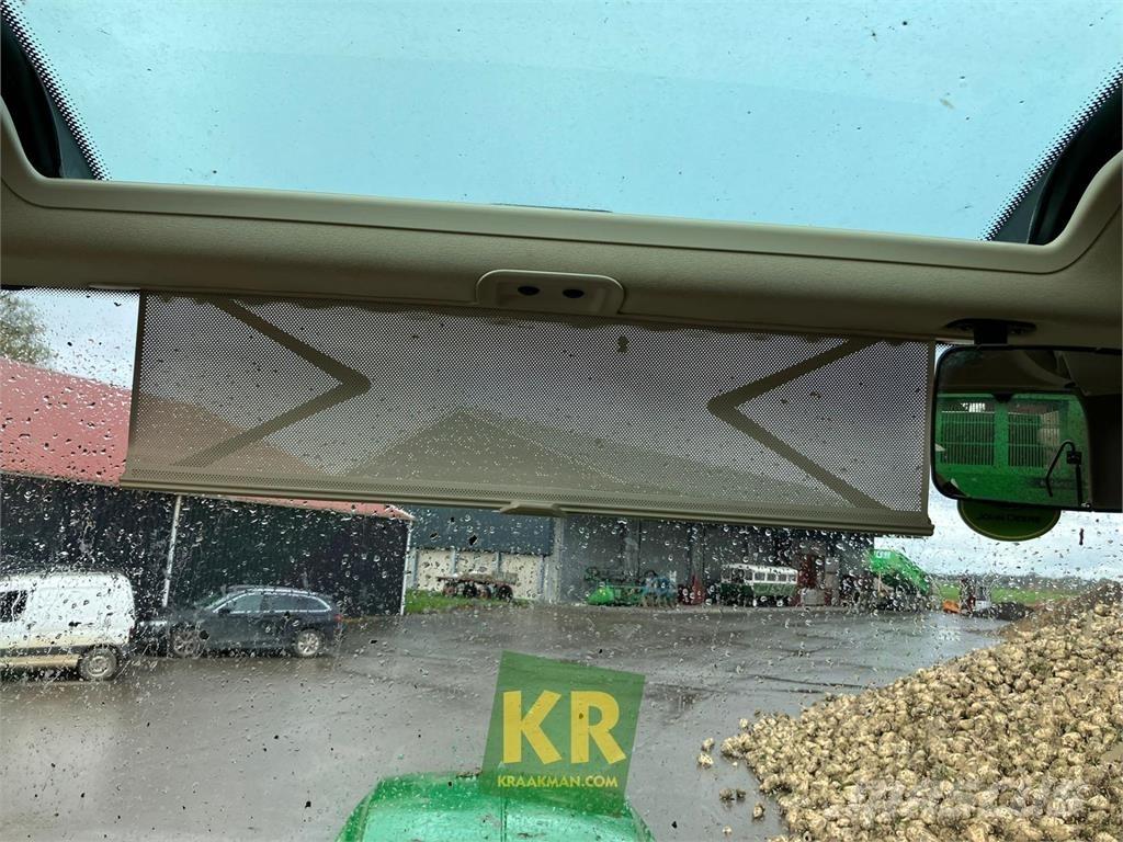 John Deere 6215R Traktori